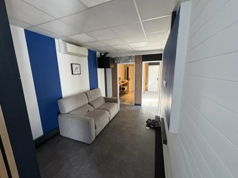 Vente Bureaux / Locaux professionnels, 540 pi2 à Saint-Césaire (30900) en France
