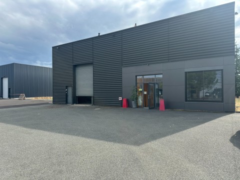 Vente Bureaux / Locaux professionnels, 643 m2 à Mâcon (71870)