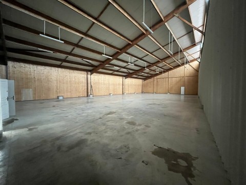Vente Local commercial , 585 m2 à Bardos (64520) en France