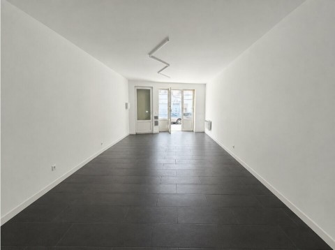 Vente Local commercial , 75 m2 à Saint-Césaire (30900)
