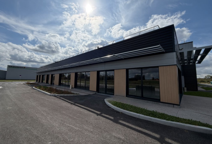 Vente Local commercial neuf de 147 m2 pour différents projets dans une zone d'activité, à Erquinghem-Lys (59193) en France