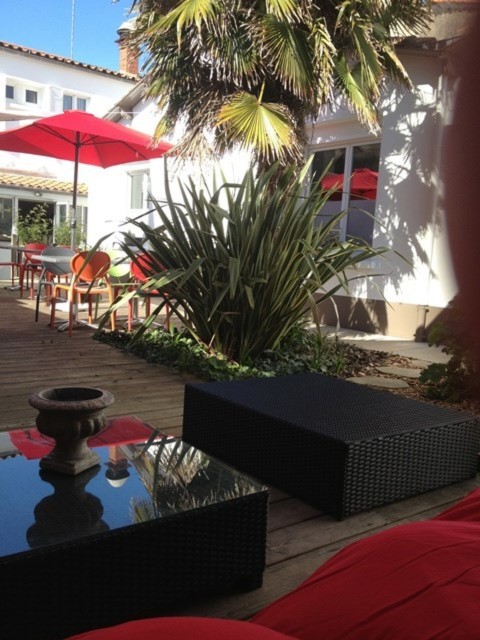 Vente Bar, Hôtel restaurant 2* de 17 chambres avec terrasse en centre ville des Sables-d'Olonne (85180) en France