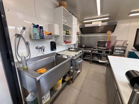 Vente Ensemble immobilier avec laboratoire traiteur à Vallières-sur-Fier (74150) en France