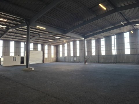 Vente Entrepôt de stockage de 1 200 m2 à Montoir-de-Bretagne (44550) en France
