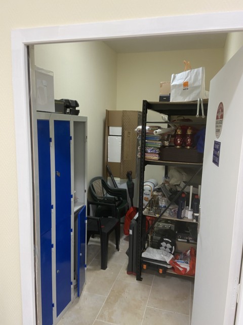 Vente Local commercial , 2430 pi2 à Châtellerault (86100) en France