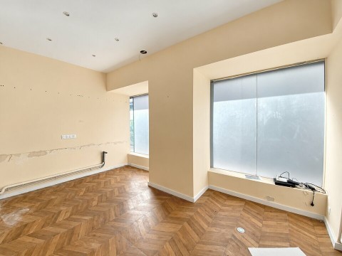 Vente Local commercial de 95 m2 dans une zone fréquentée, à Nantes (44000) en France